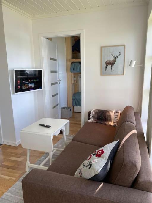 Mysig Stuga Med Sjoetomt, Naera Jaervsoebacken Exterior foto